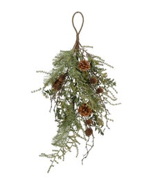 Sein&auml;koristeilla k&auml;vyill&auml;.